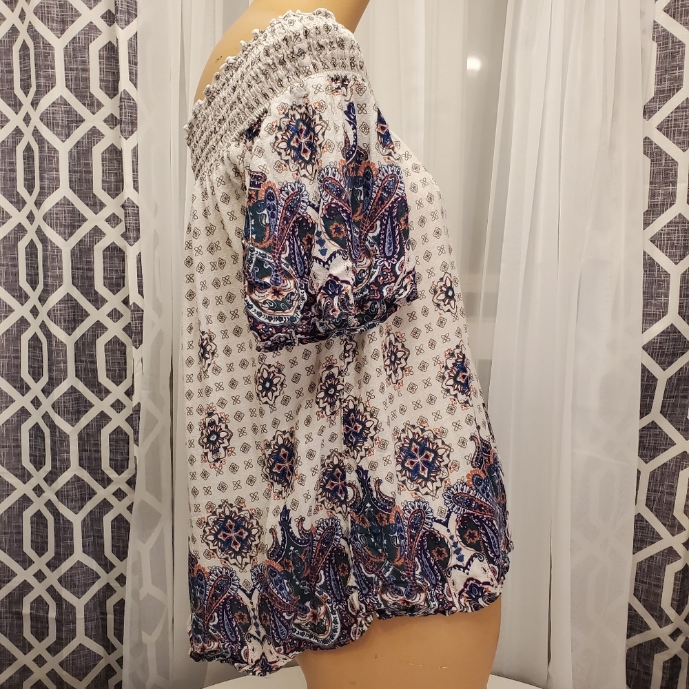 Charlotte Russe Off Shoulder Printed Top - Picture 2 of 6